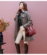 Load image into Gallery viewer, Genuine Leather Women Crocodile Luxury Handbags Designer Crossbody Bags Retro Tote Purse