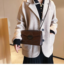 Load image into Gallery viewer, Classic Rivet Chain Crossbody Bag
